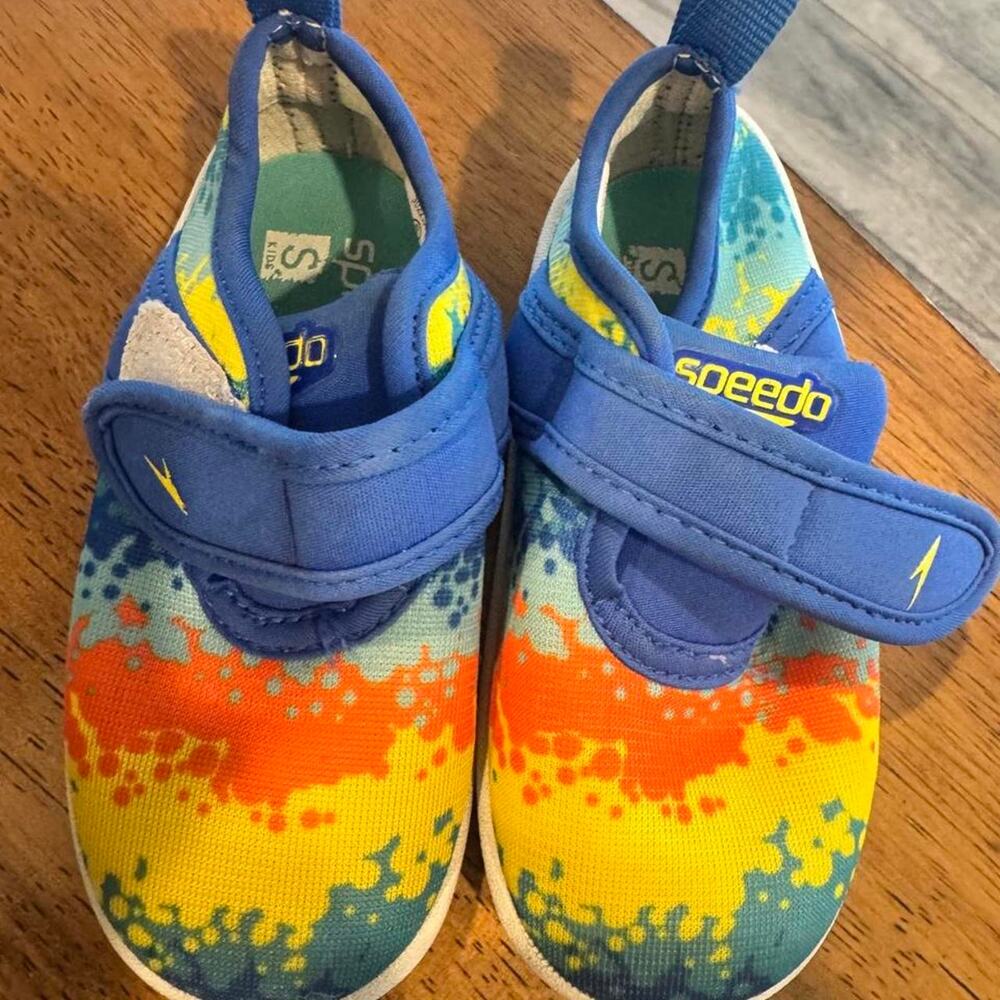 Speedo Multicolor water shoes small